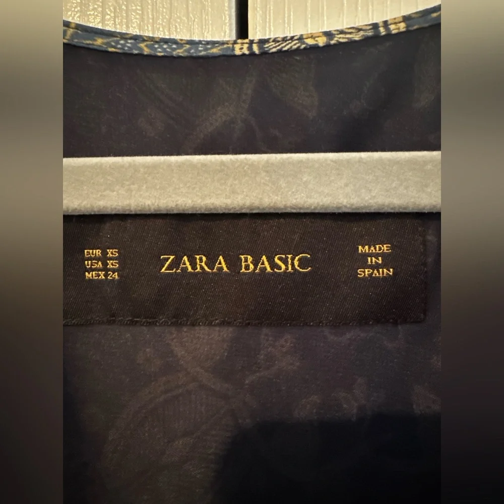 Zara Navy and Gold Patterned 3/4 Sleeve Kimono - Size XS